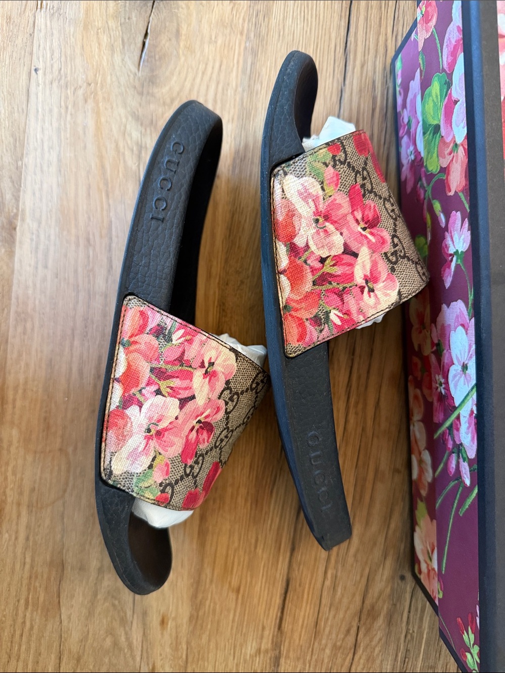Gucci Blooms Pool Slides - Picture 2 of 10
